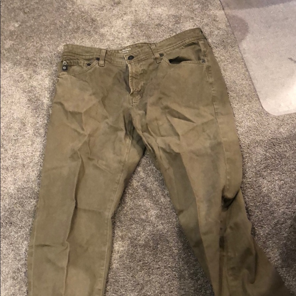 Men’s khaki jeans